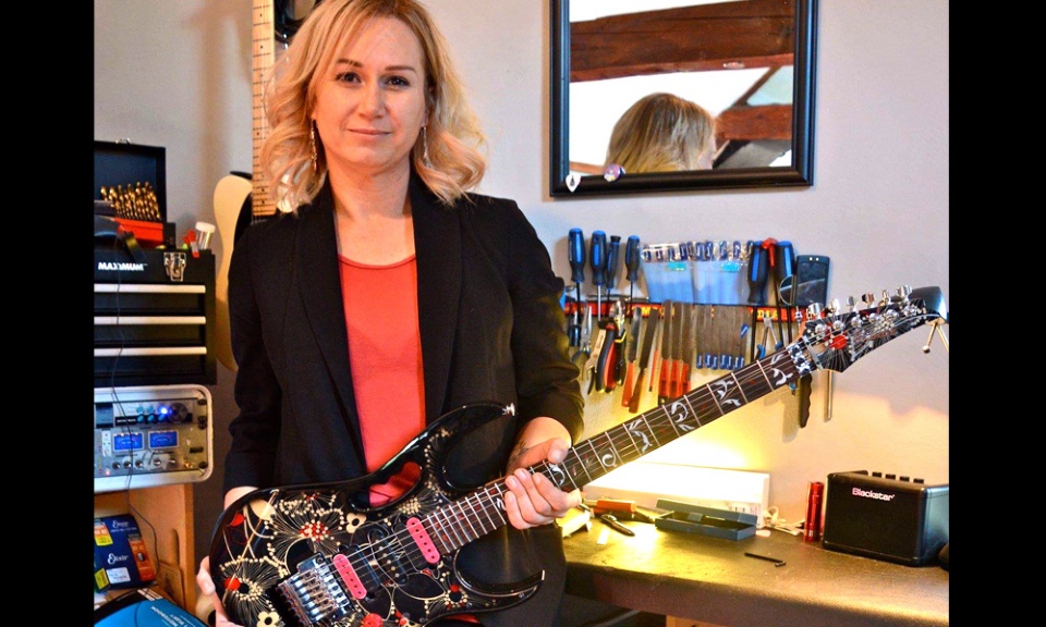 Stphanie Lveill-Denis - Entre lutherie, mdias et guitare | Laval en Famille Magazine | Magazine locale Familiale 