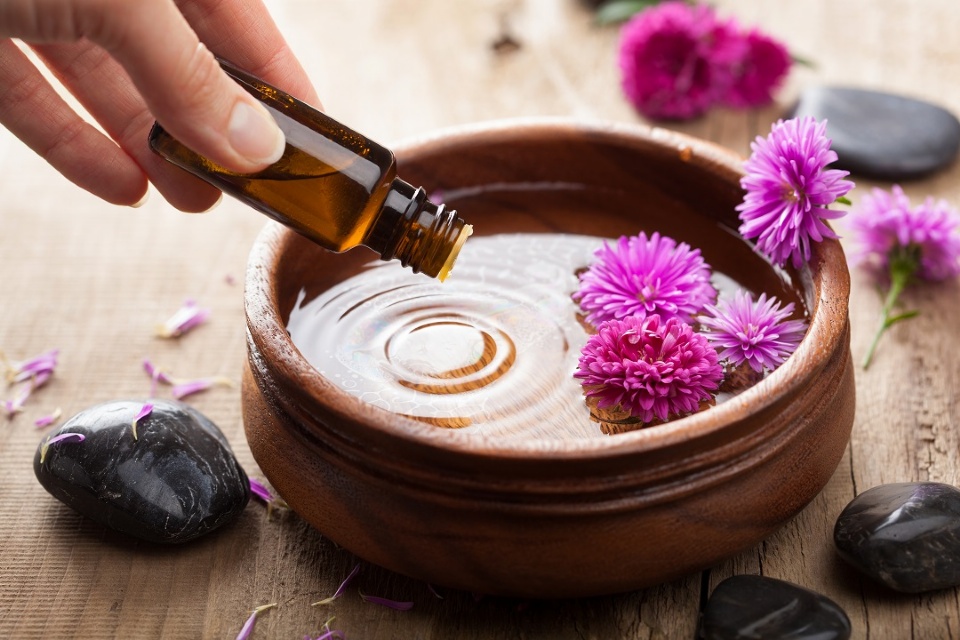 Les huiles essentielles : leurs bienfaits et leur utilisation | Laval en Famille Magazine | Magazine locale Familiale Les huiles essentielles : leurs bienfaits et leur utilisation | Laval en Famille Magazine | Magazine locale Familiale