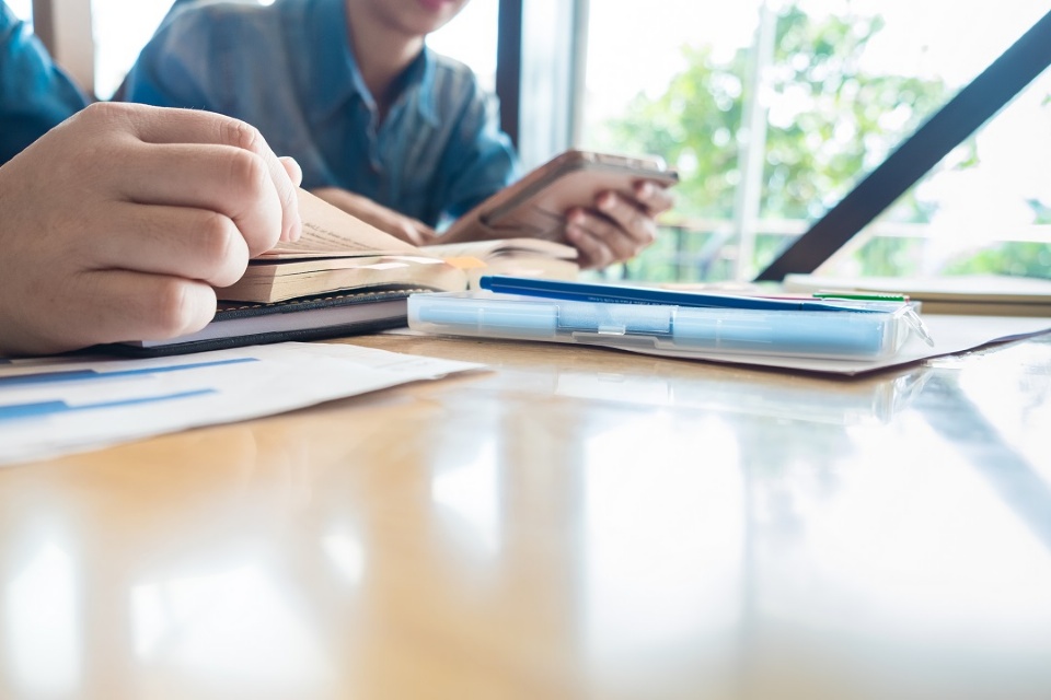 Le tutorat par les pairs : bénéfique pour tous | Laval en Famille Magazine | Magazine locale Familiale Le tutorat par les pairs : bénéfique pour tous | Laval en Famille Magazine | Magazine locale Familiale