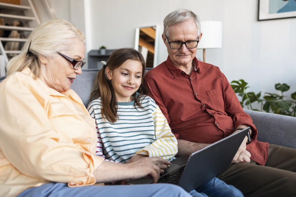 Comment les grands-parents peuvent aider leurs petits-enfants | Laval en Famille Magazine | Magazine locale Familiale 