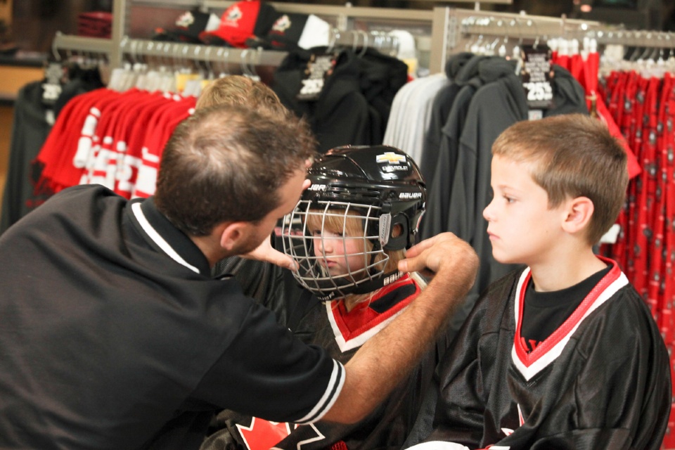 Is your child”s hockey helmet safe? | Laval Families Magazine | Laval's Family Life Magazine Is your child”s hockey helmet safe? | Laval Families Magazine | Laval's Family Life Magazine