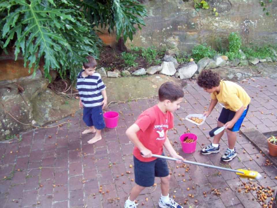 Outdoor chores ideas for kids | Laval Families Magazine | Laval's Family Life Magazine Outdoor chores ideas for kids | Laval Families Magazine | Laval's Family Life Magazine