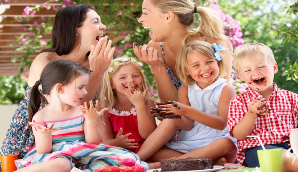Being friends with other parents | Laval Families Magazine | Laval's Family Life Magazine Being friends with other parents | Laval Families Magazine | Laval's Family Life Magazine