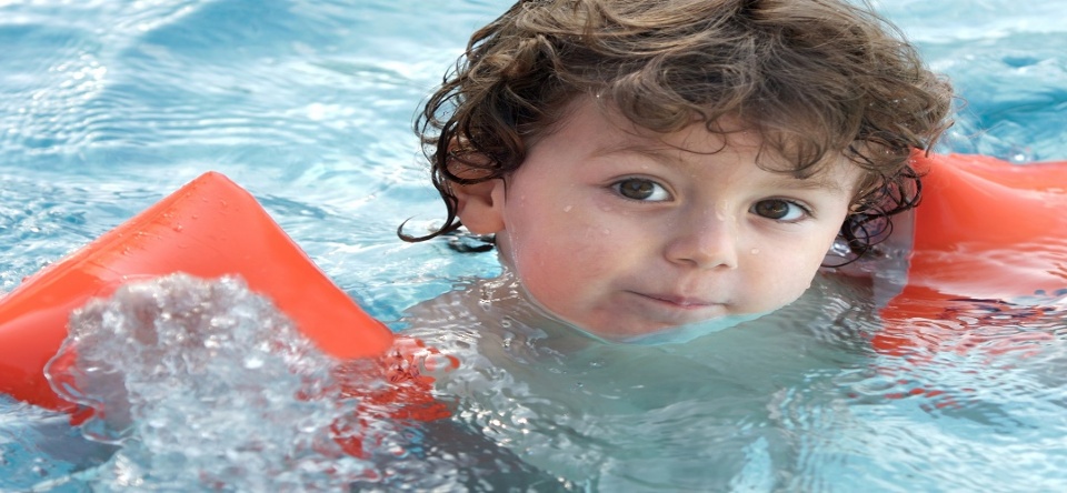 À quel âge votre enfant peut-il apprendre à nager ? | Laval en Famille Magazine | Magazine locale Familiale 