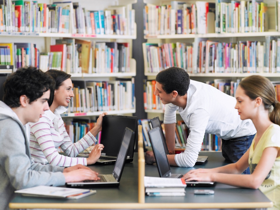 Les bienfaits de visiter une bibliothèque | Laval Families Magazine | Laval's Family Life Magazine Les bienfaits de visiter une bibliothèque | Laval Families Magazine | Laval's Family Life Magazine