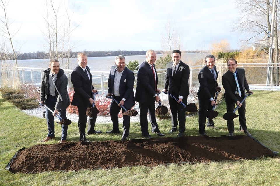 Cérémonie d’inauguration et un nouvel ambassadeur pour Aquablu Guy Lafleur nouveau porte-parole d’une des adresses les plus prisées du Grand Montréal | Laval en Famille Magazine | Magazine locale Familiale Cérémonie d’inauguration et un nouvel ambassadeur pour Aquablu Guy Lafleur nouveau porte-parole d’une des adresses les plus prisées du Grand Montréal | Laval en Famille Magazine | Magazine locale Familiale
